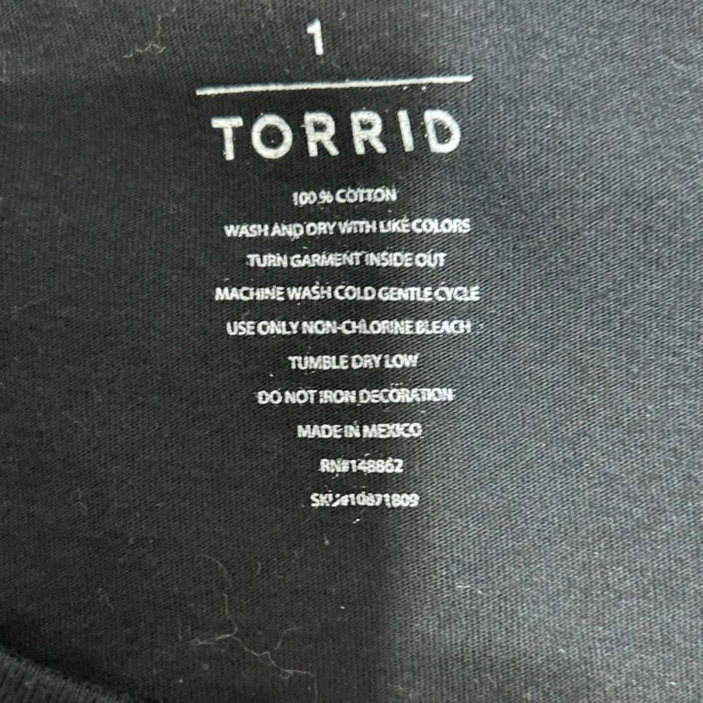 Torrid Black Statement Tee Size 1 (14-16) - Picture 3 of 3